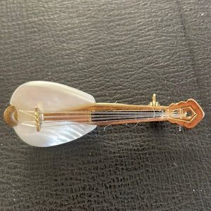 VINTAGE MOTHER OF PEARL BANJO PIN
